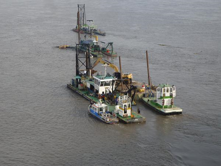Dragado sobre el Río Magdalena